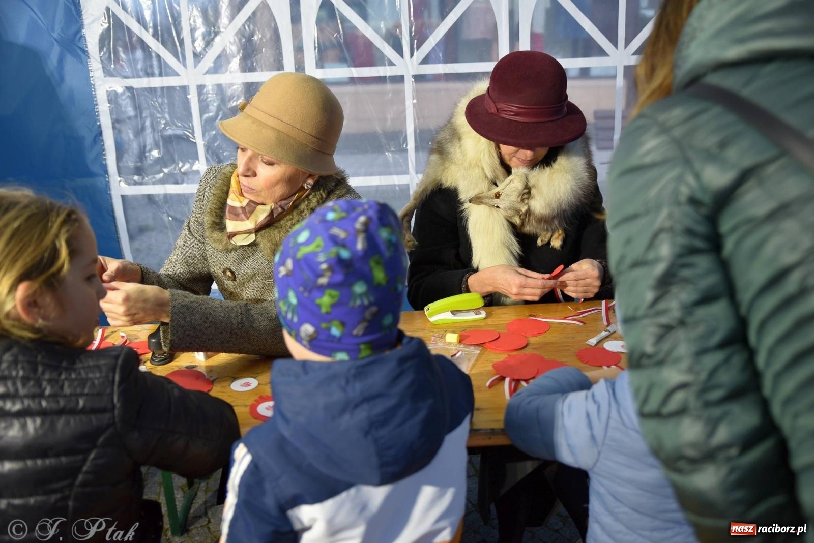 Zdjęcie w galerii na portalu naszraciborz.pl: Listopadowy raciborski wieczór z pieśnią patriotyczną [FOTO i WIDEO] wiadomości z regionu