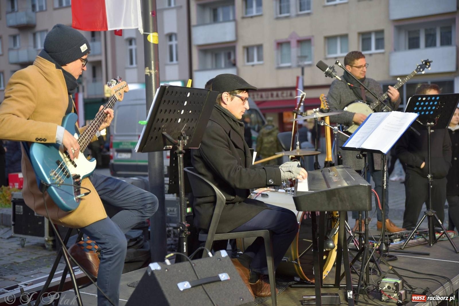 Zdjęcie w galerii na portalu naszraciborz.pl: Listopadowy raciborski wieczór z pieśnią patriotyczną [FOTO i WIDEO] wiadomości z regionu