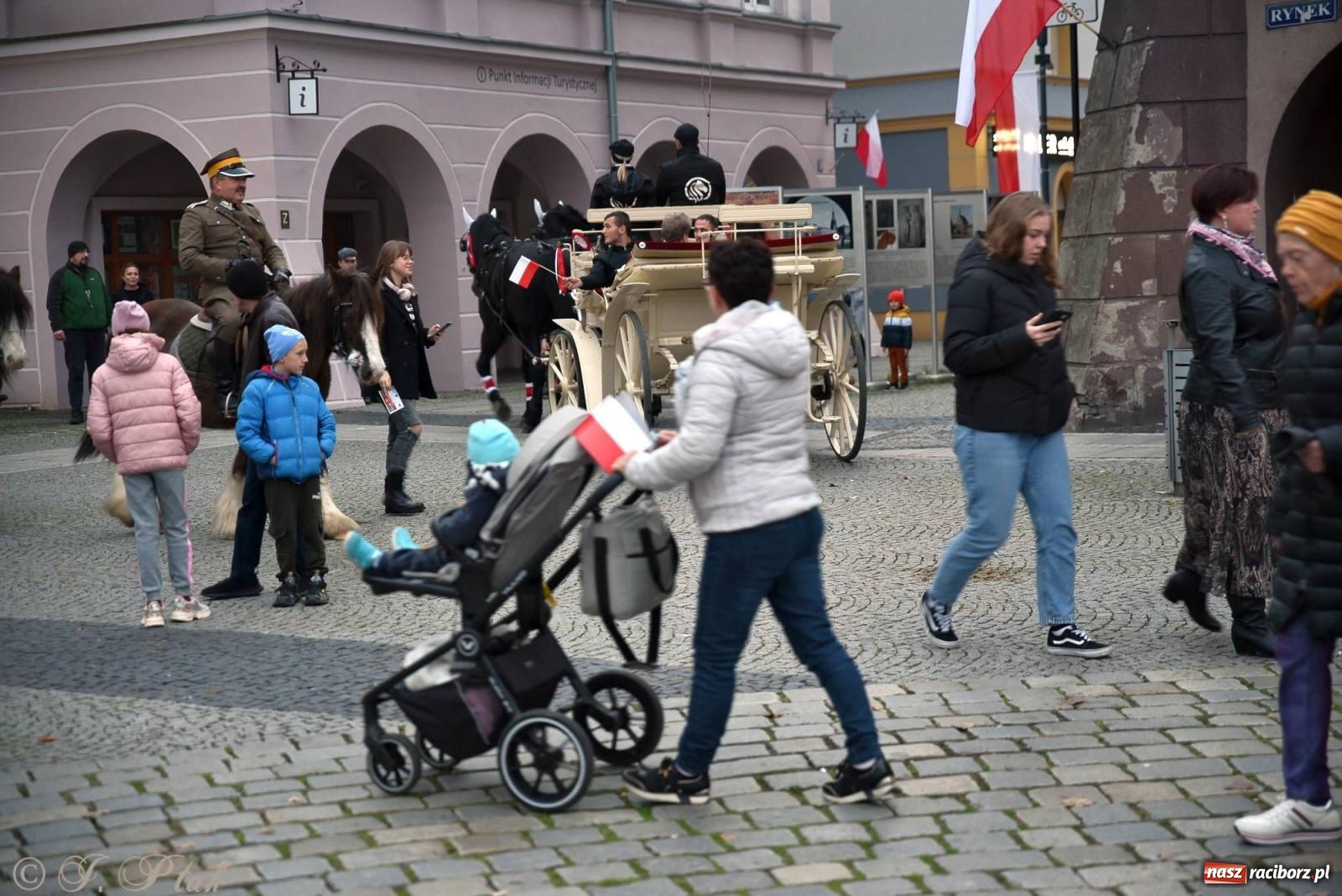 Zdjęcie w galerii na portalu naszraciborz.pl: Listopadowy raciborski wieczór z pieśnią patriotyczną [FOTO i WIDEO] wiadomości z regionu