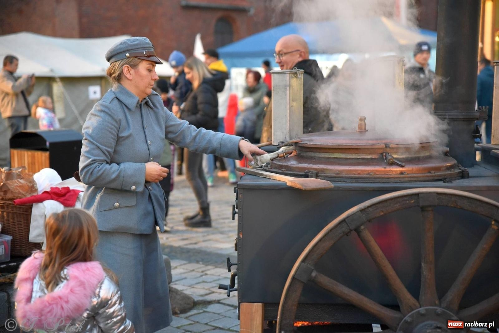 Zdjęcie w galerii na portalu naszraciborz.pl: Listopadowy raciborski wieczór z pieśnią patriotyczną [FOTO i WIDEO] wiadomości z regionu