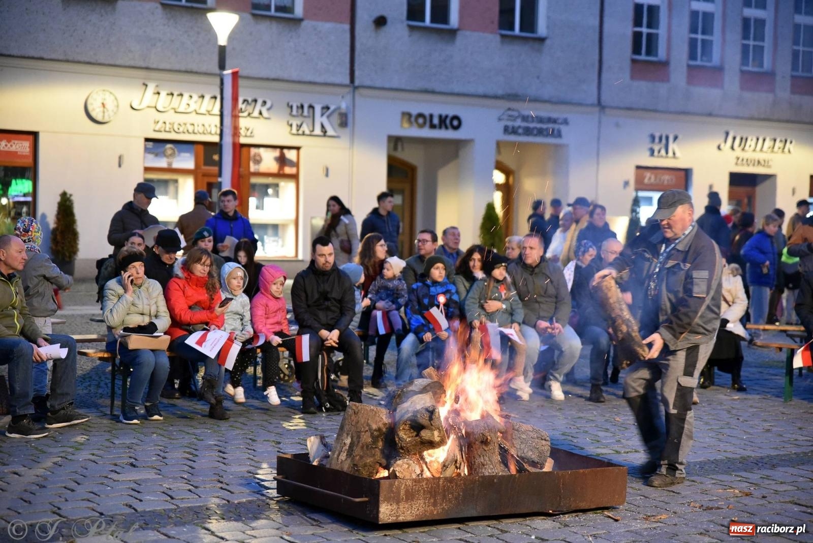 Zdjęcie w galerii na portalu naszraciborz.pl: Listopadowy raciborski wieczór z pieśnią patriotyczną [FOTO i WIDEO] wiadomości z regionu