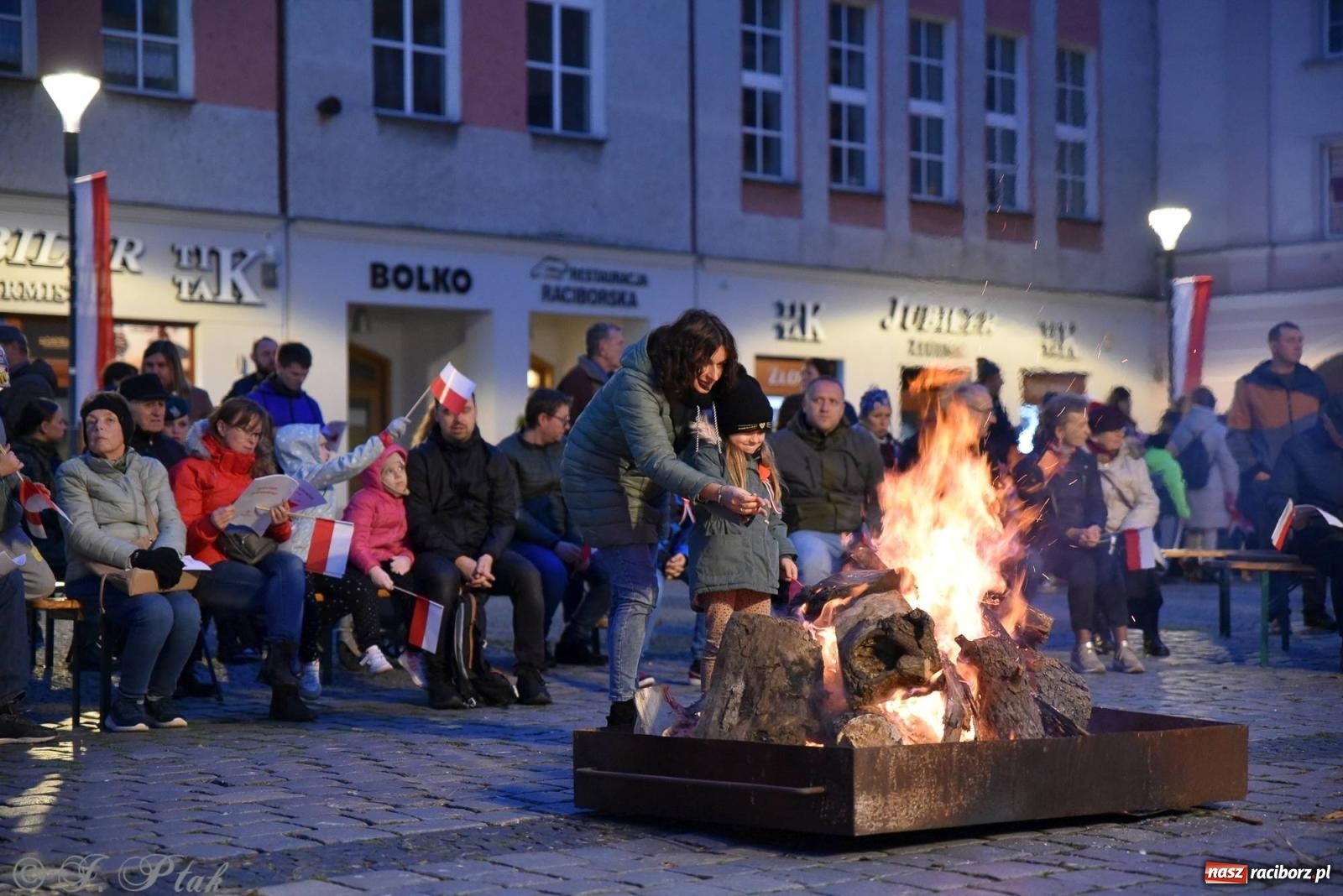 Zdjęcie w galerii na portalu naszraciborz.pl: Listopadowy raciborski wieczór z pieśnią patriotyczną [FOTO i WIDEO] wiadomości z regionu