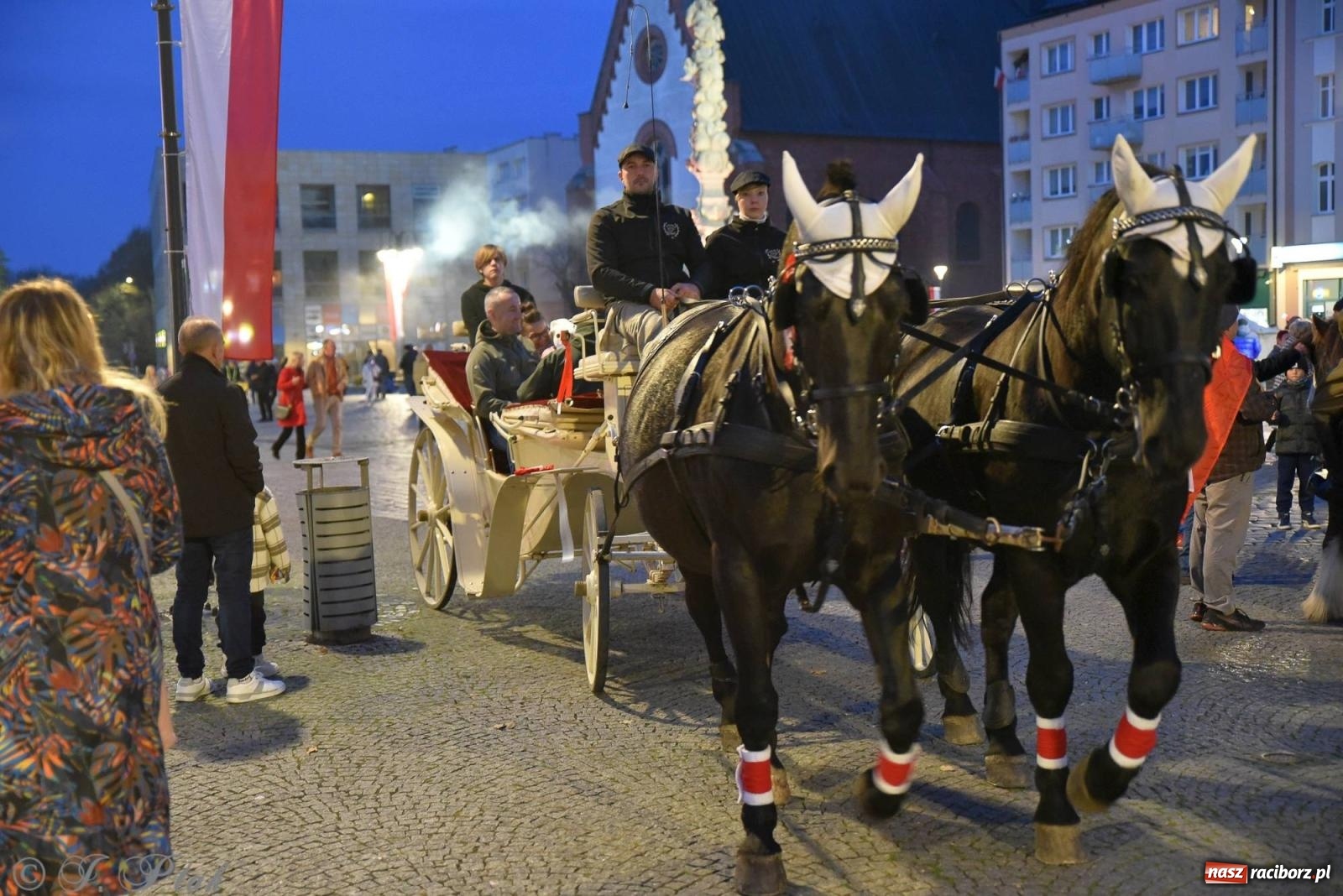 Zdjęcie w galerii na portalu naszraciborz.pl: Listopadowy raciborski wieczór z pieśnią patriotyczną [FOTO i WIDEO] wiadomości z regionu