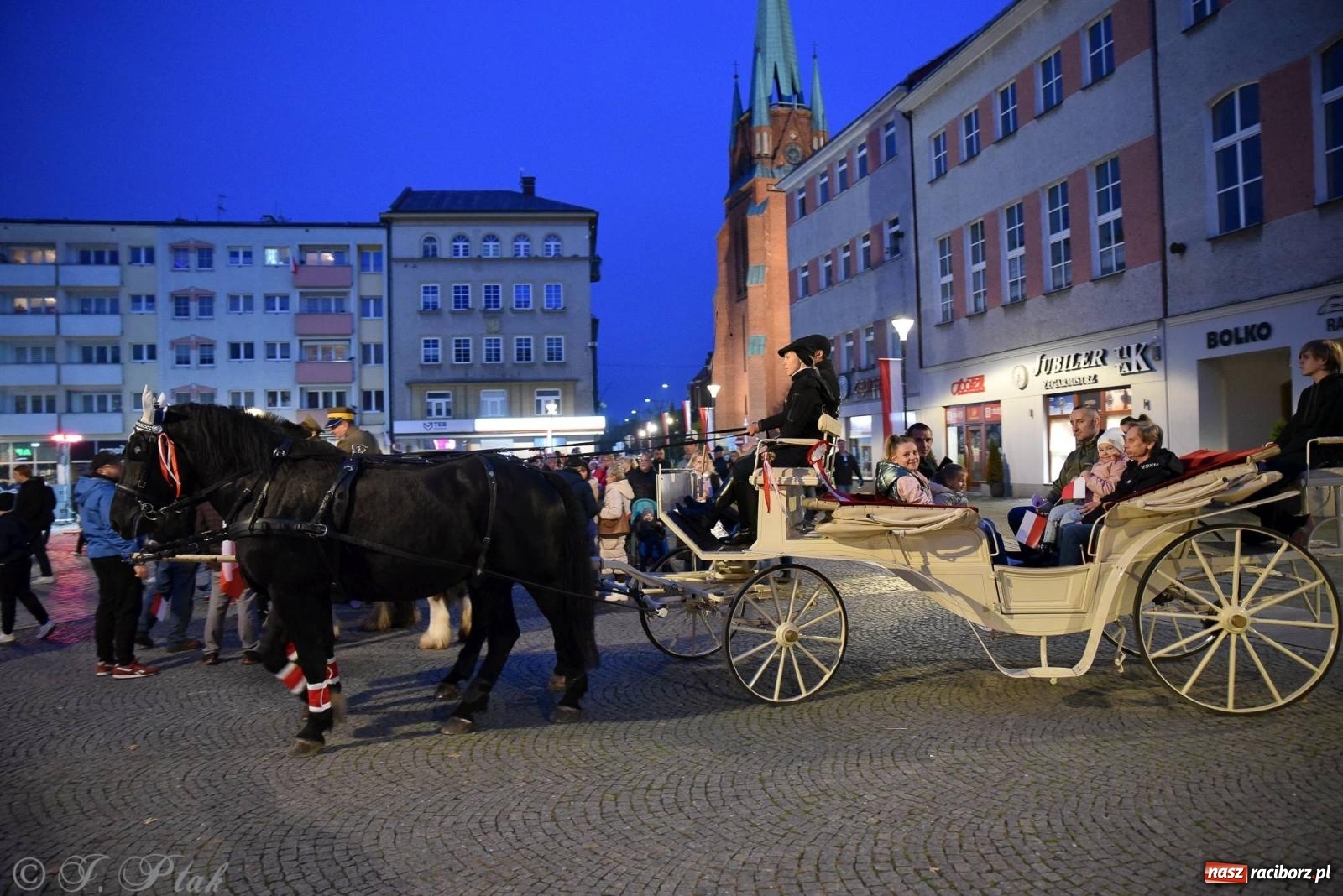 Zdjęcie w galerii na portalu naszraciborz.pl: Listopadowy raciborski wieczór z pieśnią patriotyczną [FOTO i WIDEO] wiadomości z regionu