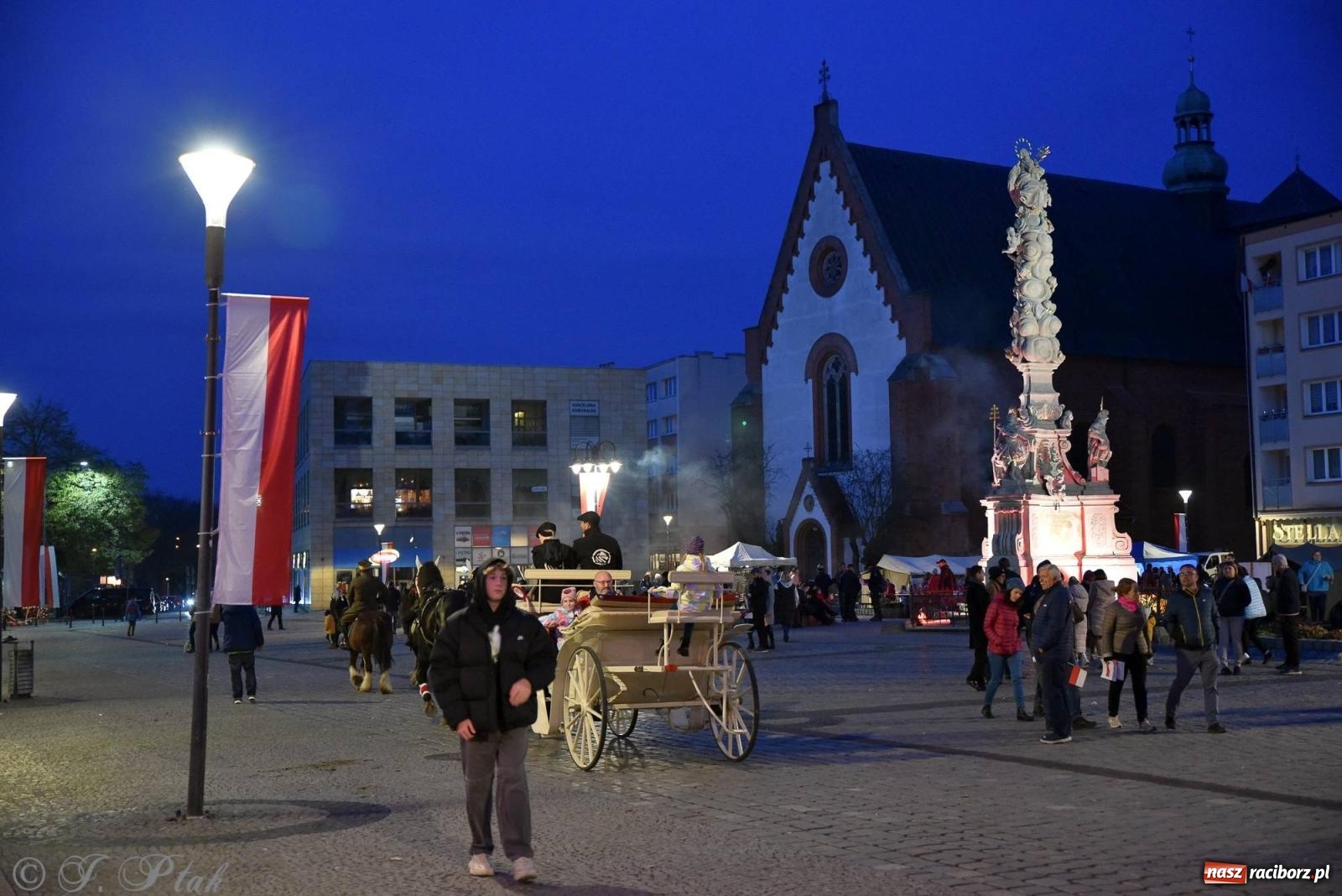 Zdjęcie w galerii na portalu naszraciborz.pl: Listopadowy raciborski wieczór z pieśnią patriotyczną [FOTO i WIDEO] wiadomości z regionu