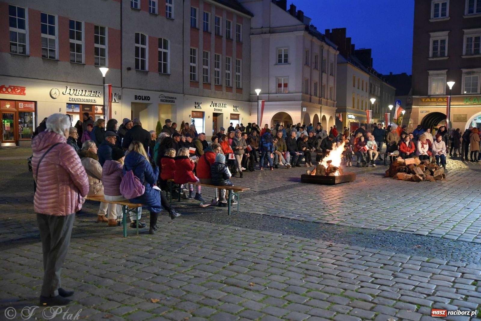 Zdjęcie w galerii na portalu naszraciborz.pl: Listopadowy raciborski wieczór z pieśnią patriotyczną [FOTO i WIDEO] wiadomości z regionu
