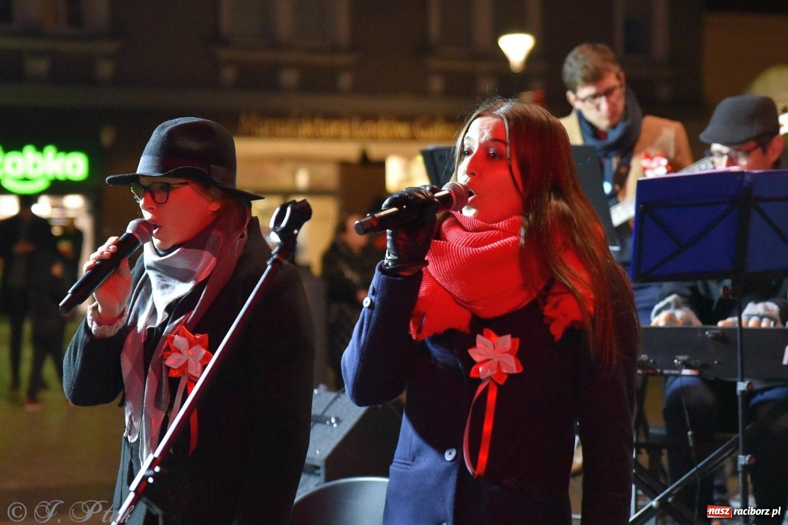 Zdjęcie w galerii na portalu naszraciborz.pl: Listopadowy raciborski wieczór z pieśnią patriotyczną [FOTO i WIDEO] wiadomości z regionu