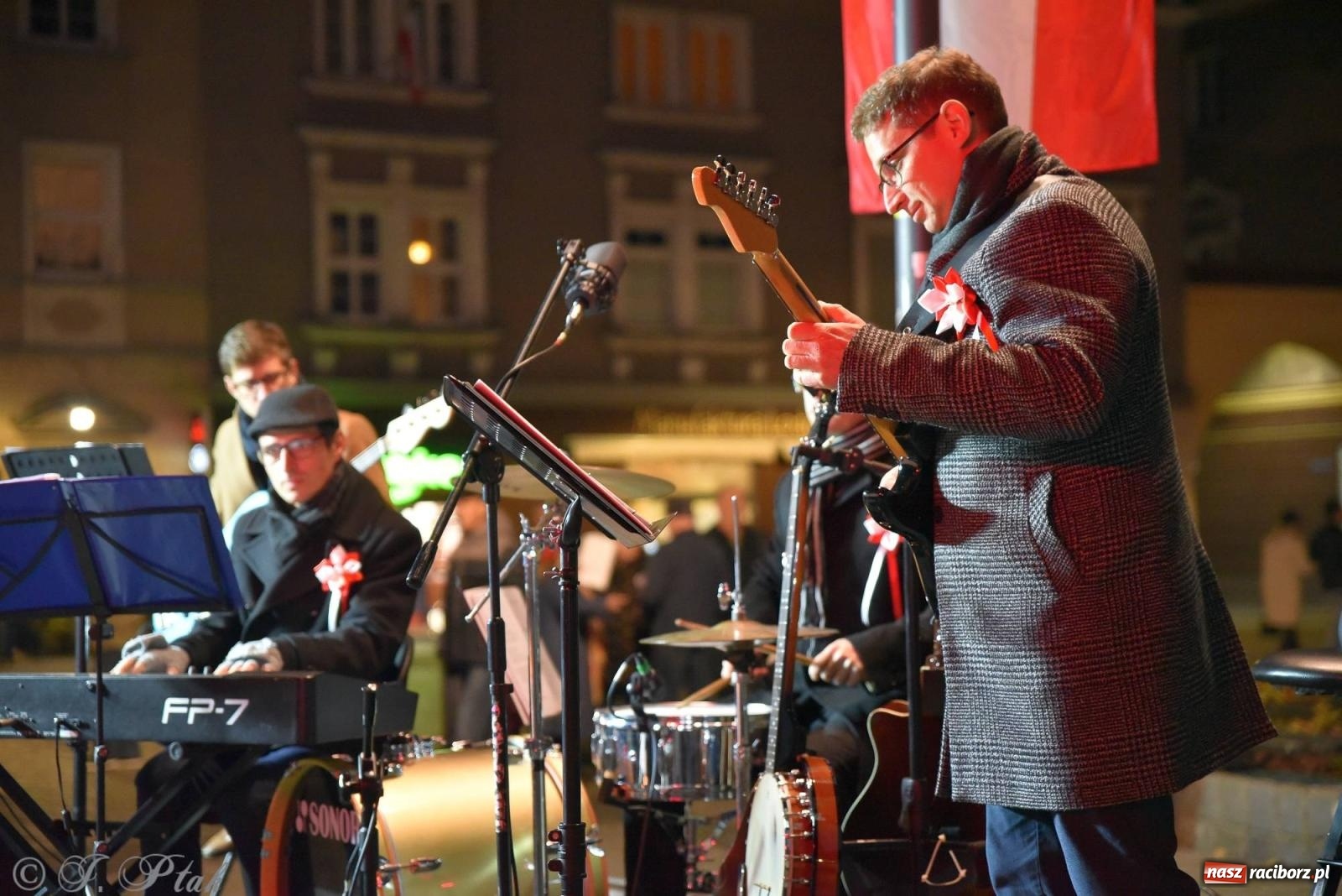 Zdjęcie w galerii na portalu naszraciborz.pl: Listopadowy raciborski wieczór z pieśnią patriotyczną [FOTO i WIDEO] wiadomości z regionu
