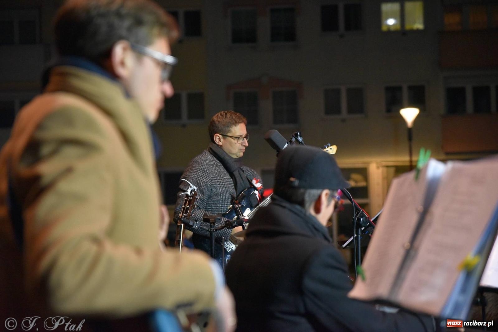 Zdjęcie w galerii na portalu naszraciborz.pl: Listopadowy raciborski wieczór z pieśnią patriotyczną [FOTO i WIDEO] wiadomości z regionu