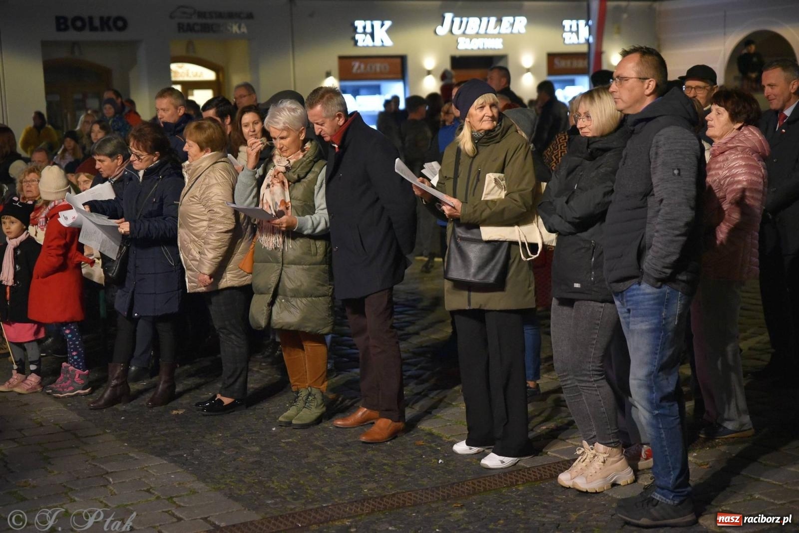 Zdjęcie w galerii na portalu naszraciborz.pl: Listopadowy raciborski wieczór z pieśnią patriotyczną [FOTO i WIDEO] wiadomości z regionu