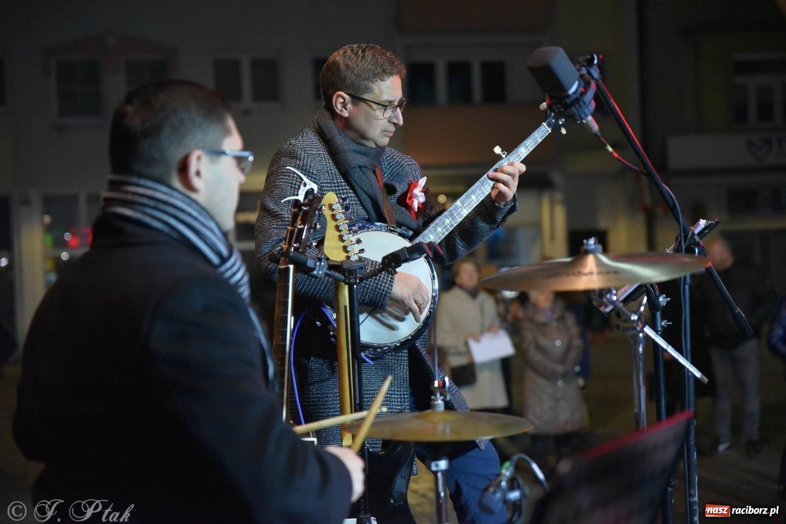 Zdjęcie w galerii na portalu naszraciborz.pl: Listopadowy raciborski wieczór z pieśnią patriotyczną [FOTO i WIDEO] wiadomości z regionu