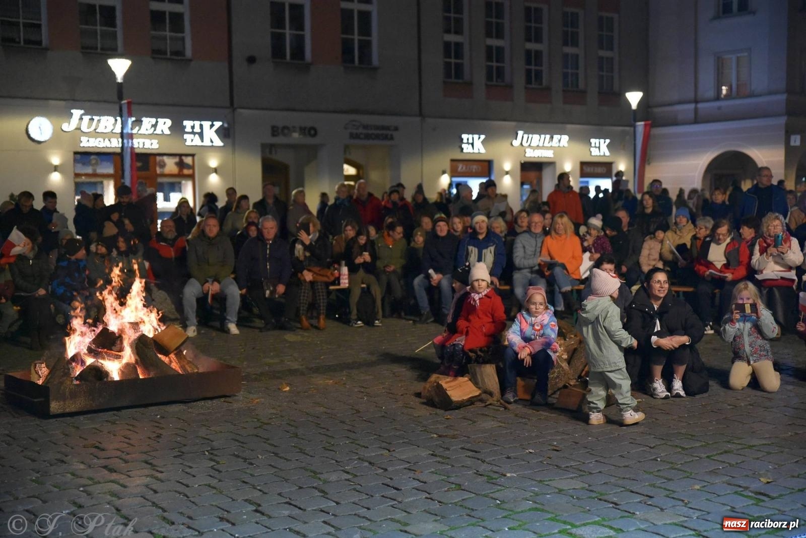 Zdjęcie w galerii na portalu naszraciborz.pl: Listopadowy raciborski wieczór z pieśnią patriotyczną [FOTO i WIDEO] wiadomości z regionu