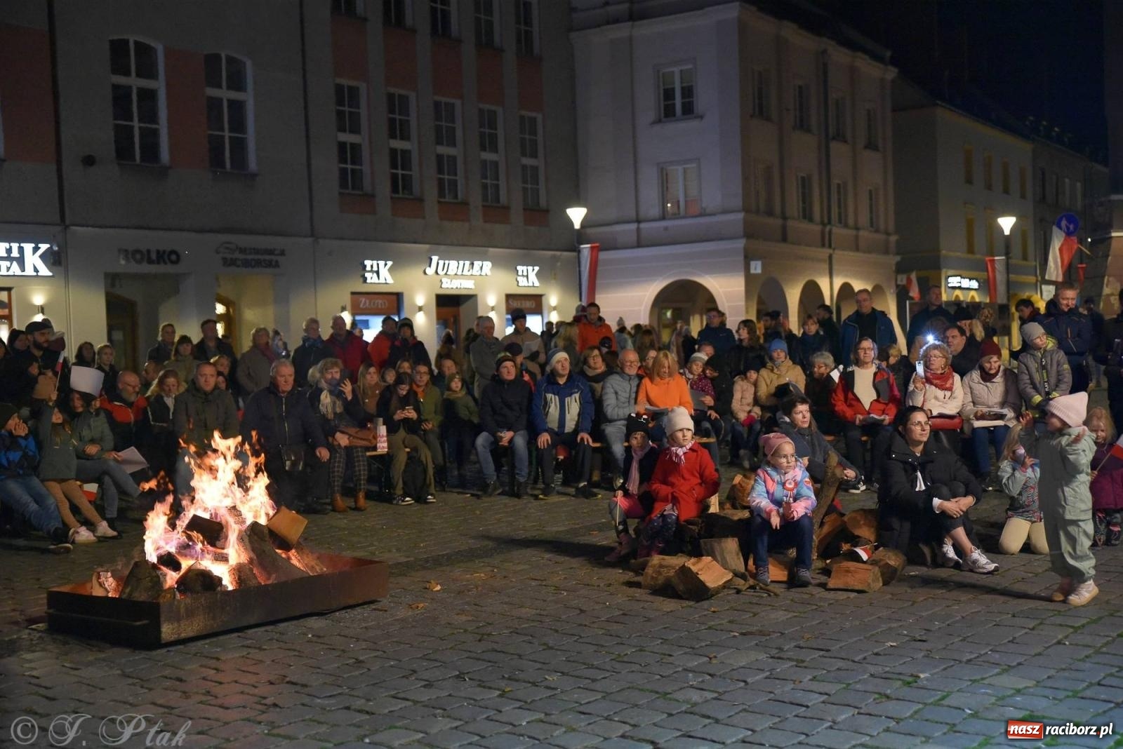 Zdjęcie w galerii na portalu naszraciborz.pl: Listopadowy raciborski wieczór z pieśnią patriotyczną [FOTO i WIDEO] wiadomości z regionu