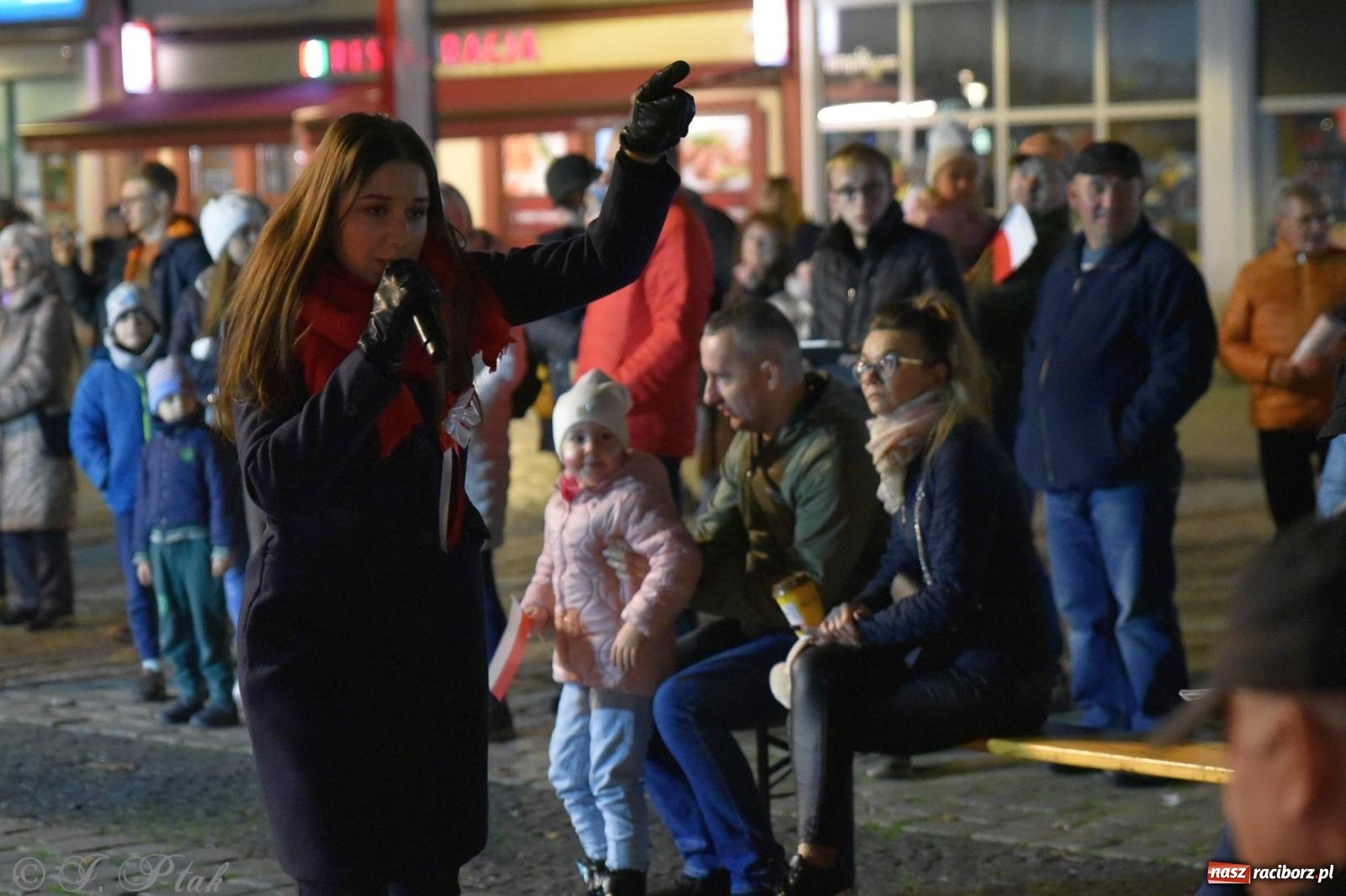 Zdjęcie w galerii na portalu naszraciborz.pl: Listopadowy raciborski wieczór z pieśnią patriotyczną [FOTO i WIDEO] wiadomości z regionu