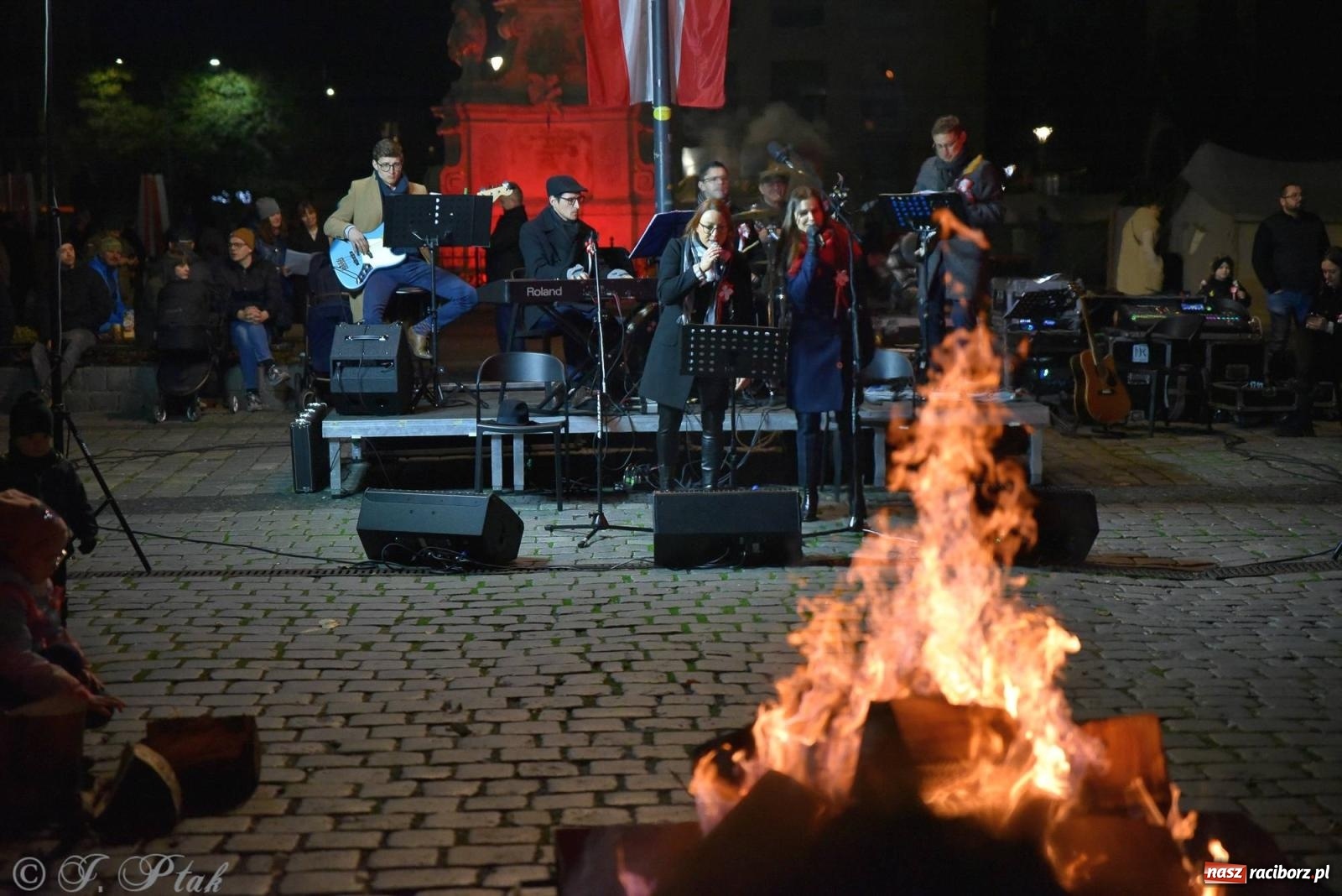 Zdjęcie w galerii na portalu naszraciborz.pl: Listopadowy raciborski wieczór z pieśnią patriotyczną [FOTO i WIDEO] wiadomości z regionu