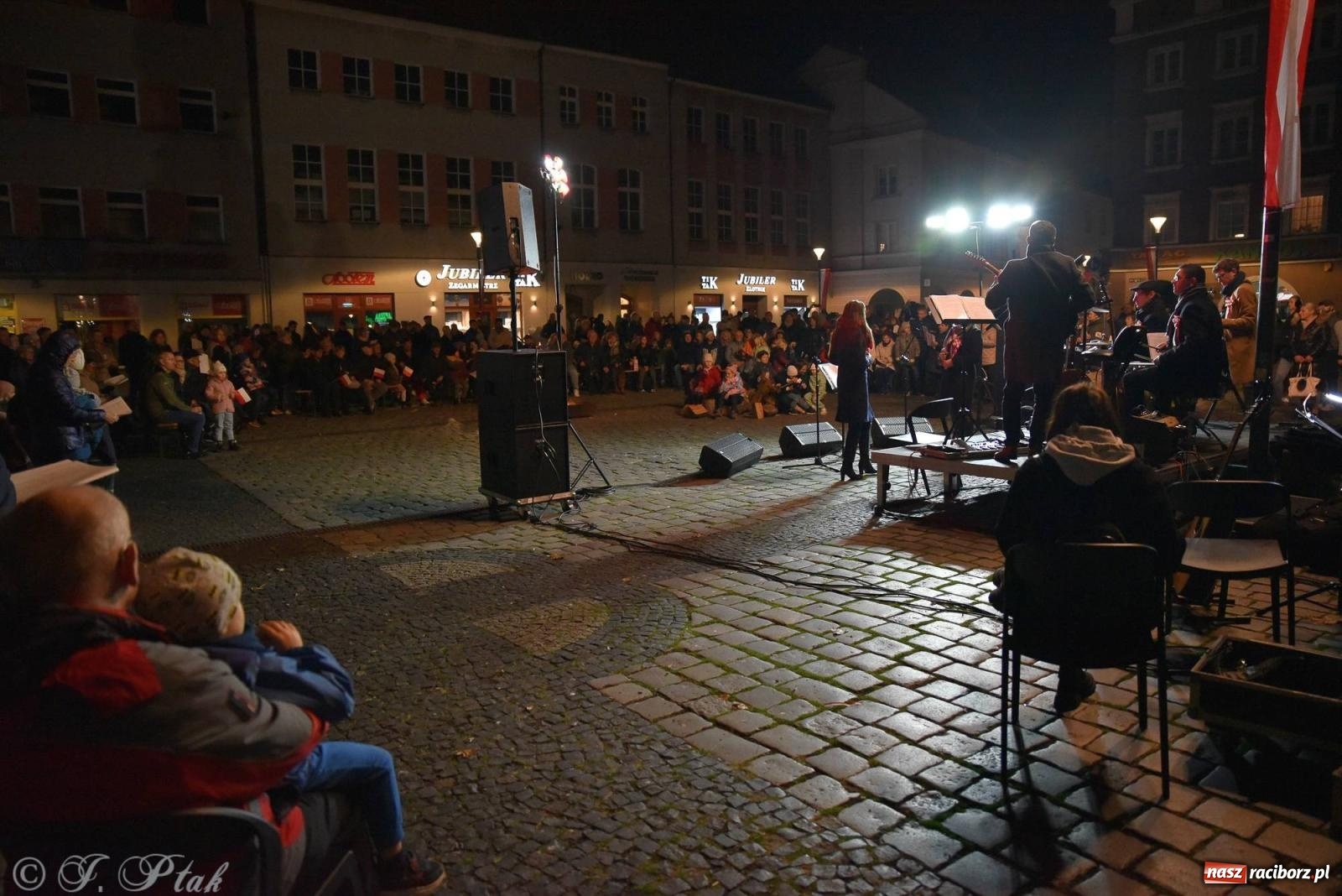 Zdjęcie w galerii na portalu naszraciborz.pl: Listopadowy raciborski wieczór z pieśnią patriotyczną [FOTO i WIDEO] wiadomości z regionu