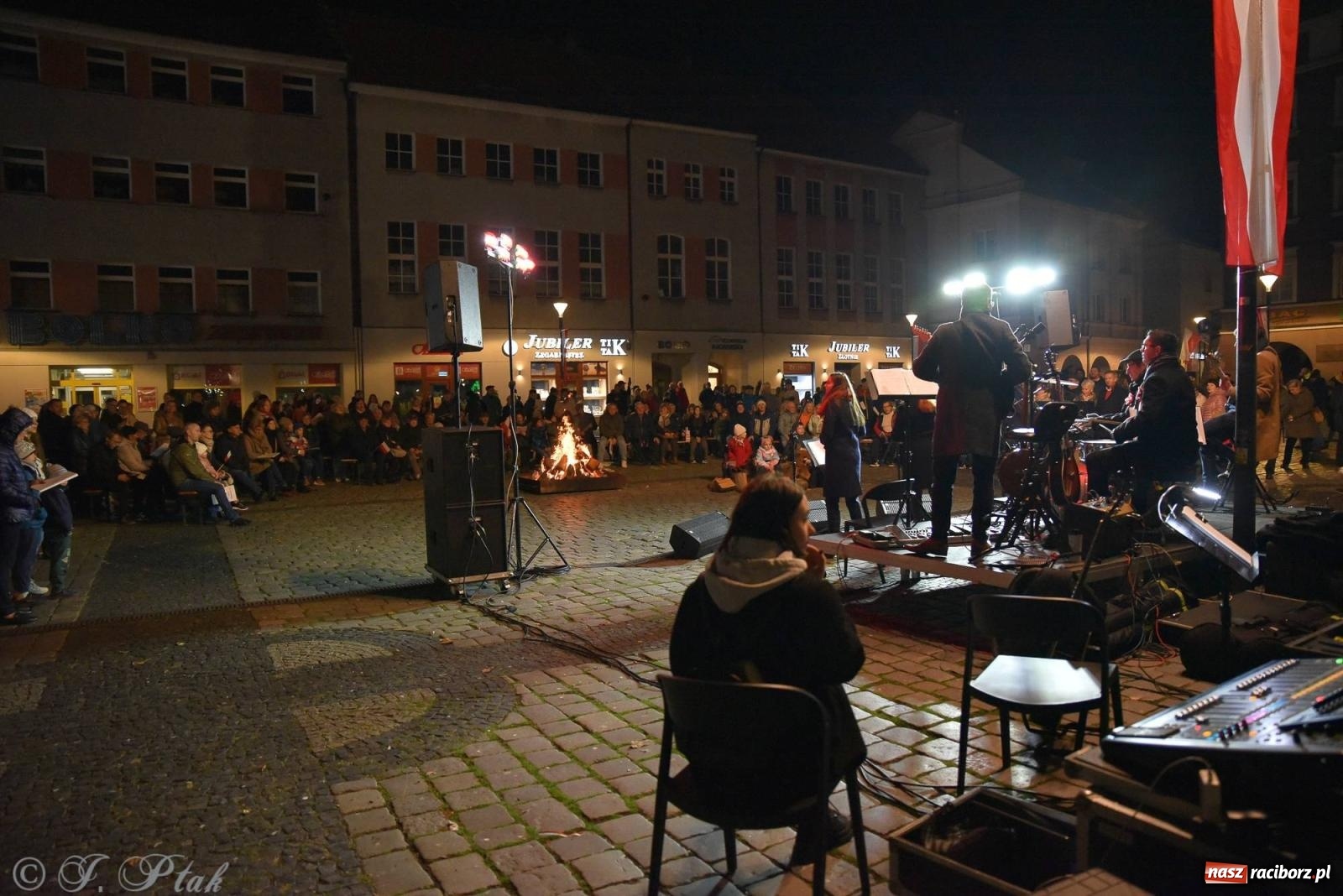 Zdjęcie w galerii na portalu naszraciborz.pl: Listopadowy raciborski wieczór z pieśnią patriotyczną [FOTO i WIDEO] wiadomości z regionu