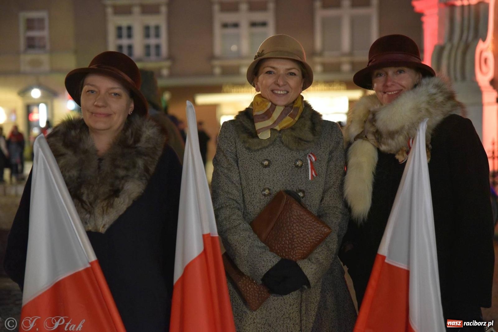 Zdjęcie w galerii na portalu naszraciborz.pl: Listopadowy raciborski wieczór z pieśnią patriotyczną [FOTO i WIDEO] wiadomości z regionu