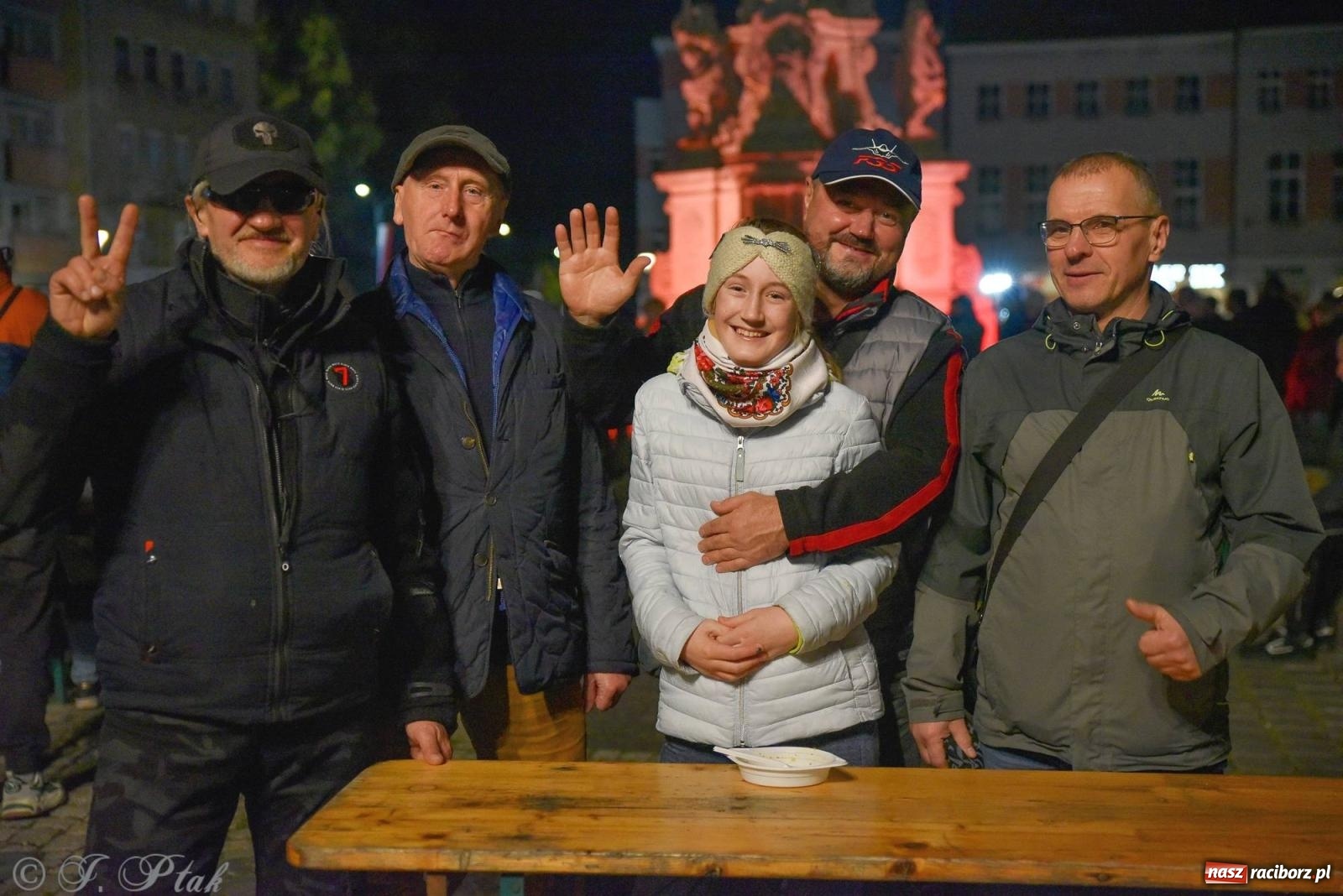 Zdjęcie w galerii na portalu naszraciborz.pl: Listopadowy raciborski wieczór z pieśnią patriotyczną [FOTO i WIDEO] wiadomości z regionu