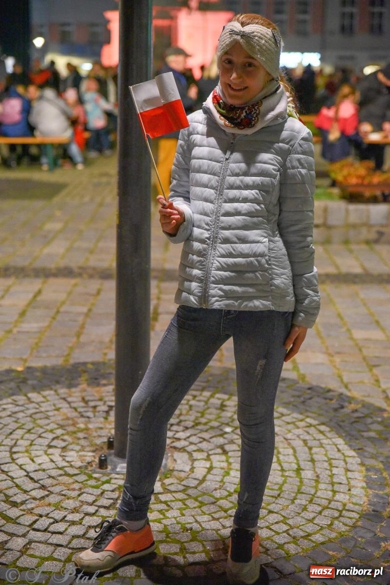 Zdjęcie w galerii na portalu naszraciborz.pl: Listopadowy raciborski wieczór z pieśnią patriotyczną [FOTO i WIDEO] wiadomości z regionu