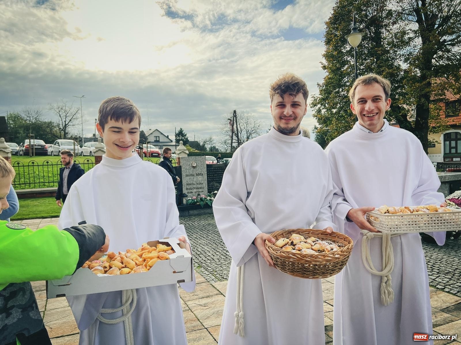 Zdjęcie w galerii na portalu naszraciborz.pl: W Brzeziu na św. Marcina dzielą się smakami wiadomości z regionu