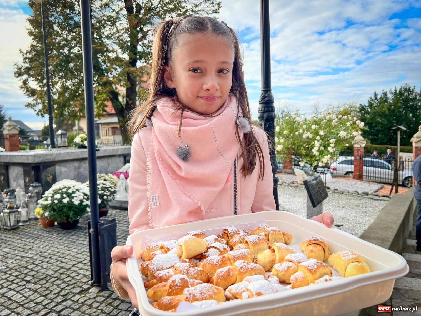 Zdjęcie w galerii na portalu naszraciborz.pl: W Brzeziu na św. Marcina dzielą się smakami wiadomości z regionu