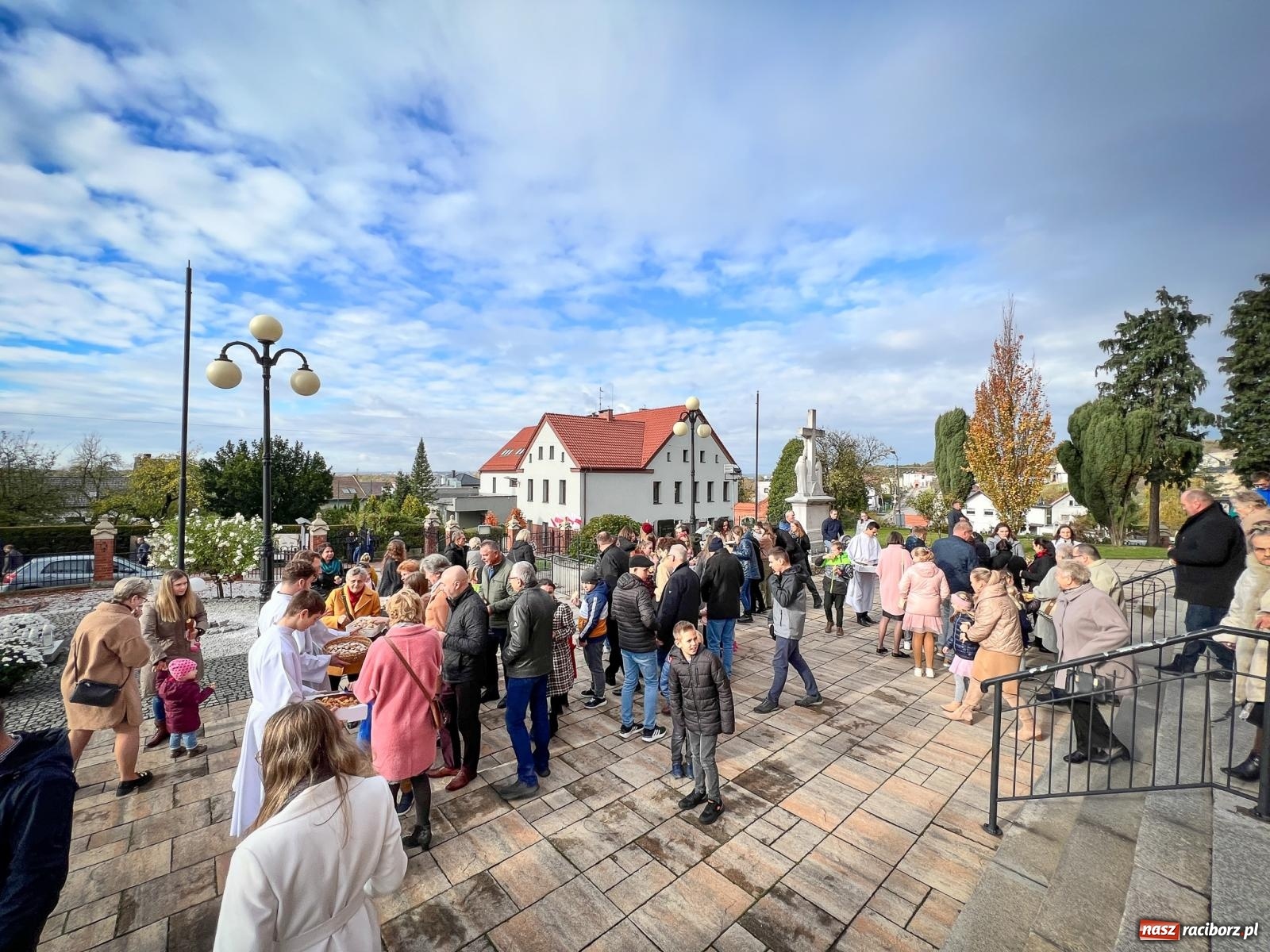 Zdjęcie w galerii na portalu naszraciborz.pl: W Brzeziu na św. Marcina dzielą się smakami wiadomości z regionu