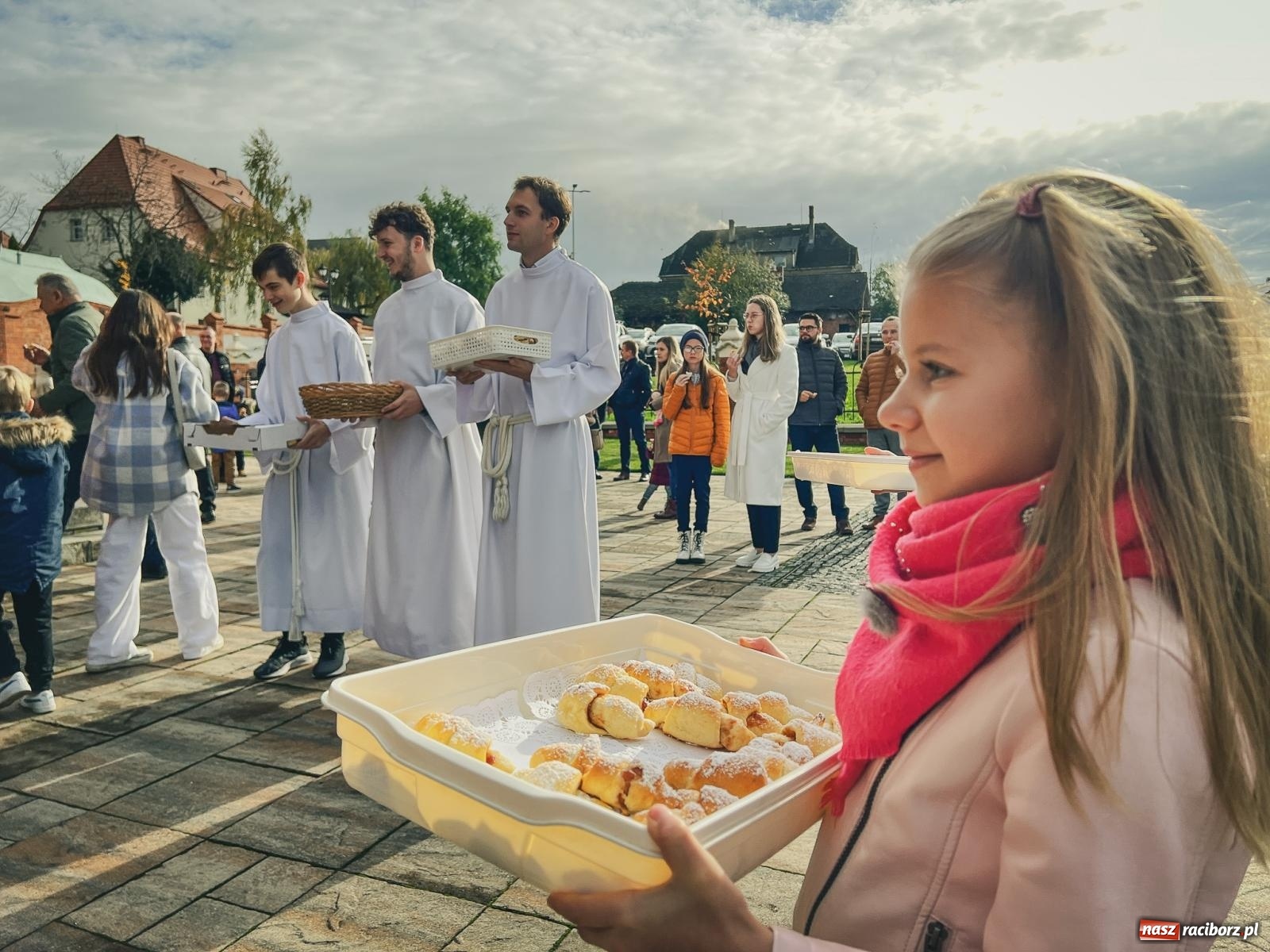 Zdjęcie w galerii na portalu naszraciborz.pl: W Brzeziu na św. Marcina dzielą się smakami wiadomości z regionu