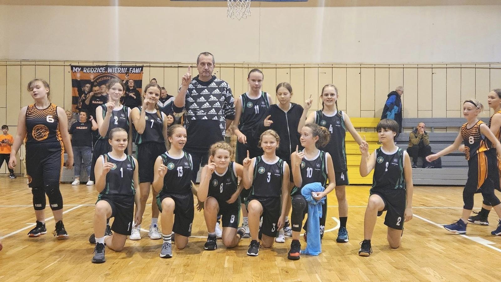 Zdjęcie w galerii na portalu naszraciborz.pl: Koszykarki RKK uczciły Święto Niepodległości na sportowo wiadomości z regionu