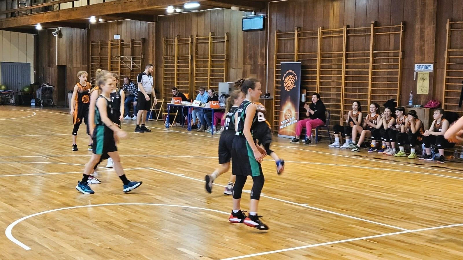 Zdjęcie w galerii na portalu naszraciborz.pl: Koszykarki RKK uczciły Święto Niepodległości na sportowo wiadomości z regionu