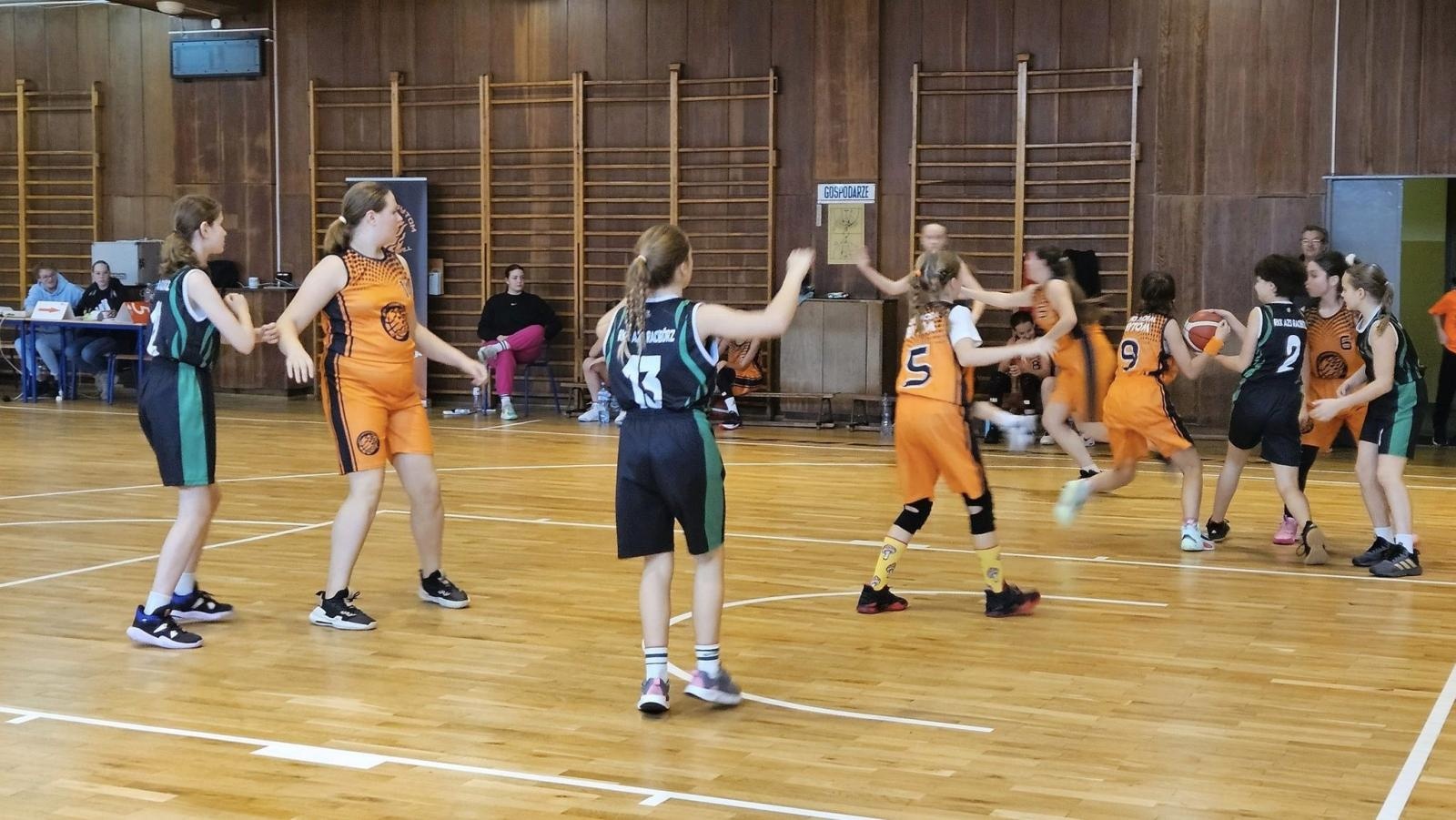 Zdjęcie w galerii na portalu naszraciborz.pl: Koszykarki RKK uczciły Święto Niepodległości na sportowo wiadomości z regionu