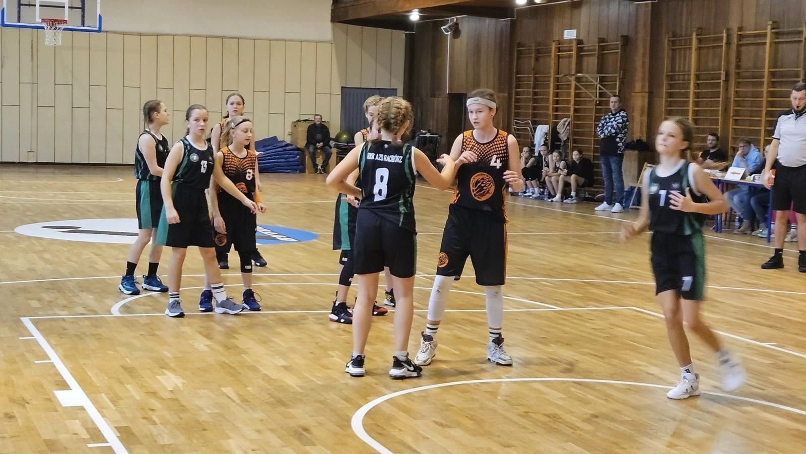 Zdjęcie w galerii na portalu naszraciborz.pl: Koszykarki RKK uczciły Święto Niepodległości na sportowo wiadomości z regionu