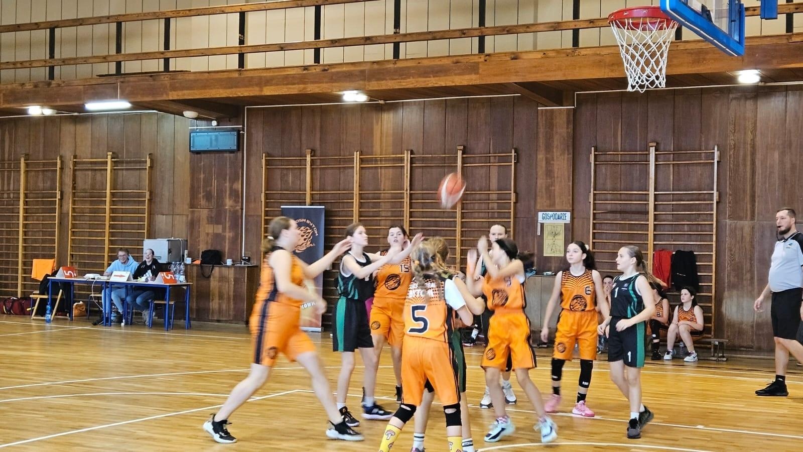 Zdjęcie w galerii na portalu naszraciborz.pl: Koszykarki RKK uczciły Święto Niepodległości na sportowo wiadomości z regionu