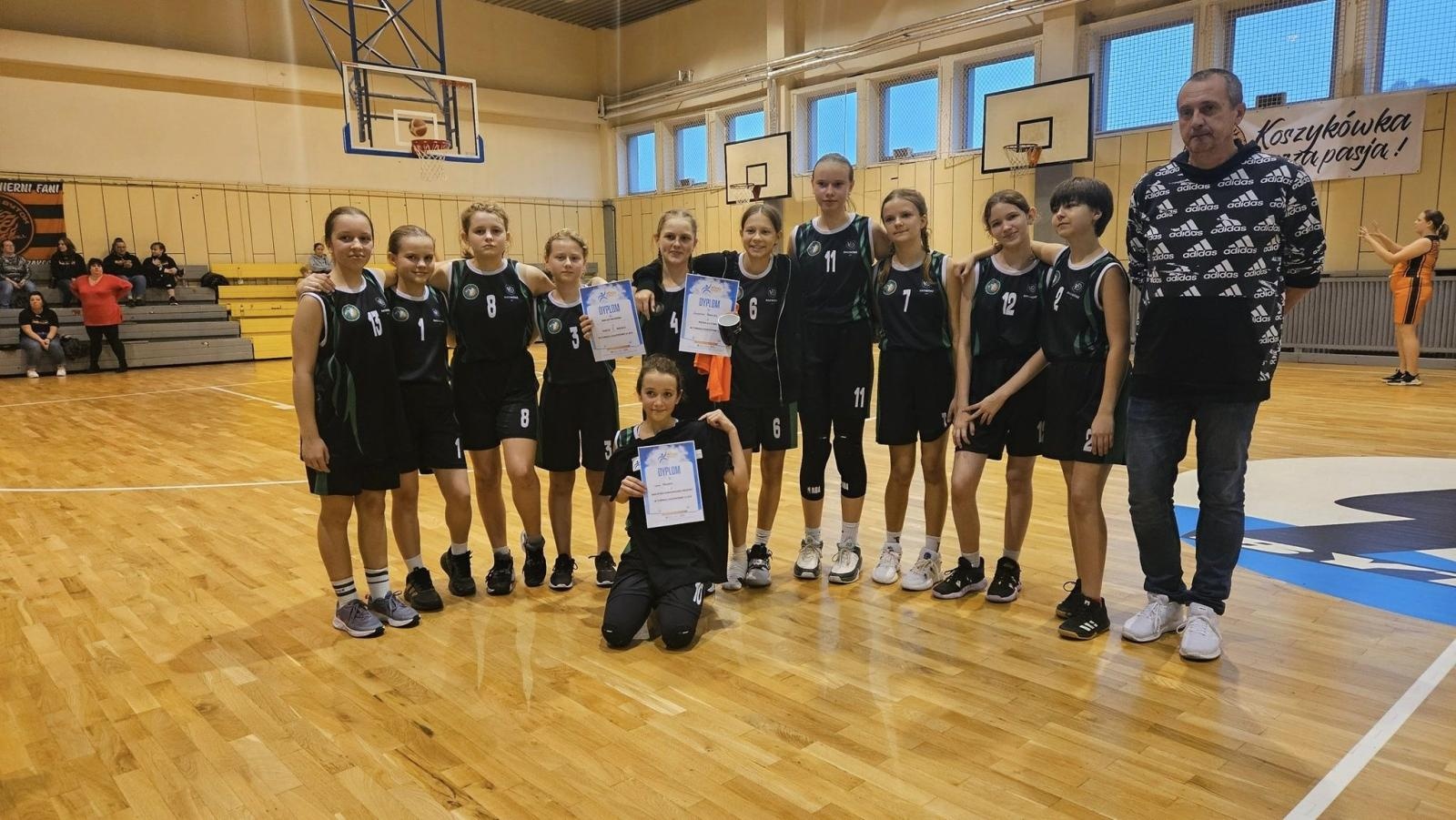 Zdjęcie w galerii na portalu naszraciborz.pl: Koszykarki RKK uczciły Święto Niepodległości na sportowo wiadomości z regionu