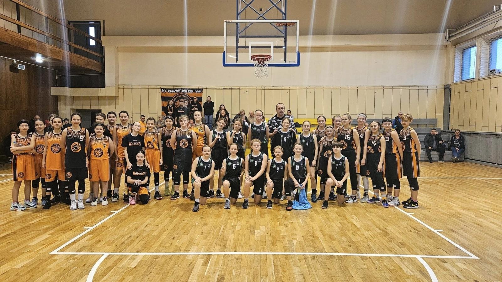 Zdjęcie w galerii na portalu naszraciborz.pl: Koszykarki RKK uczciły Święto Niepodległości na sportowo wiadomości z regionu