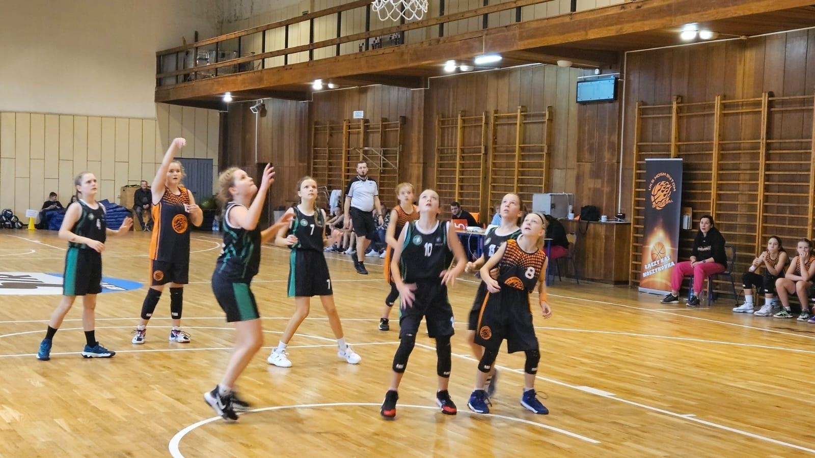 Zdjęcie w galerii na portalu naszraciborz.pl: Koszykarki RKK uczciły Święto Niepodległości na sportowo wiadomości z regionu