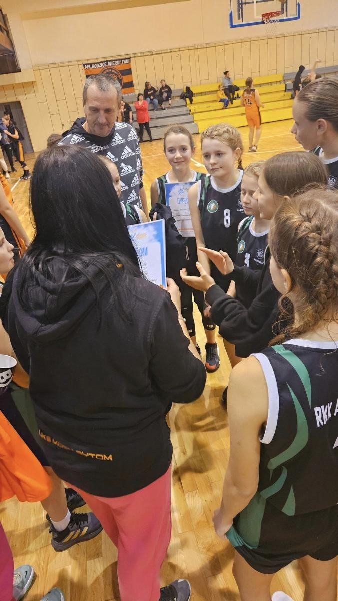 Zdjęcie w galerii na portalu naszraciborz.pl: Koszykarki RKK uczciły Święto Niepodległości na sportowo wiadomości z regionu
