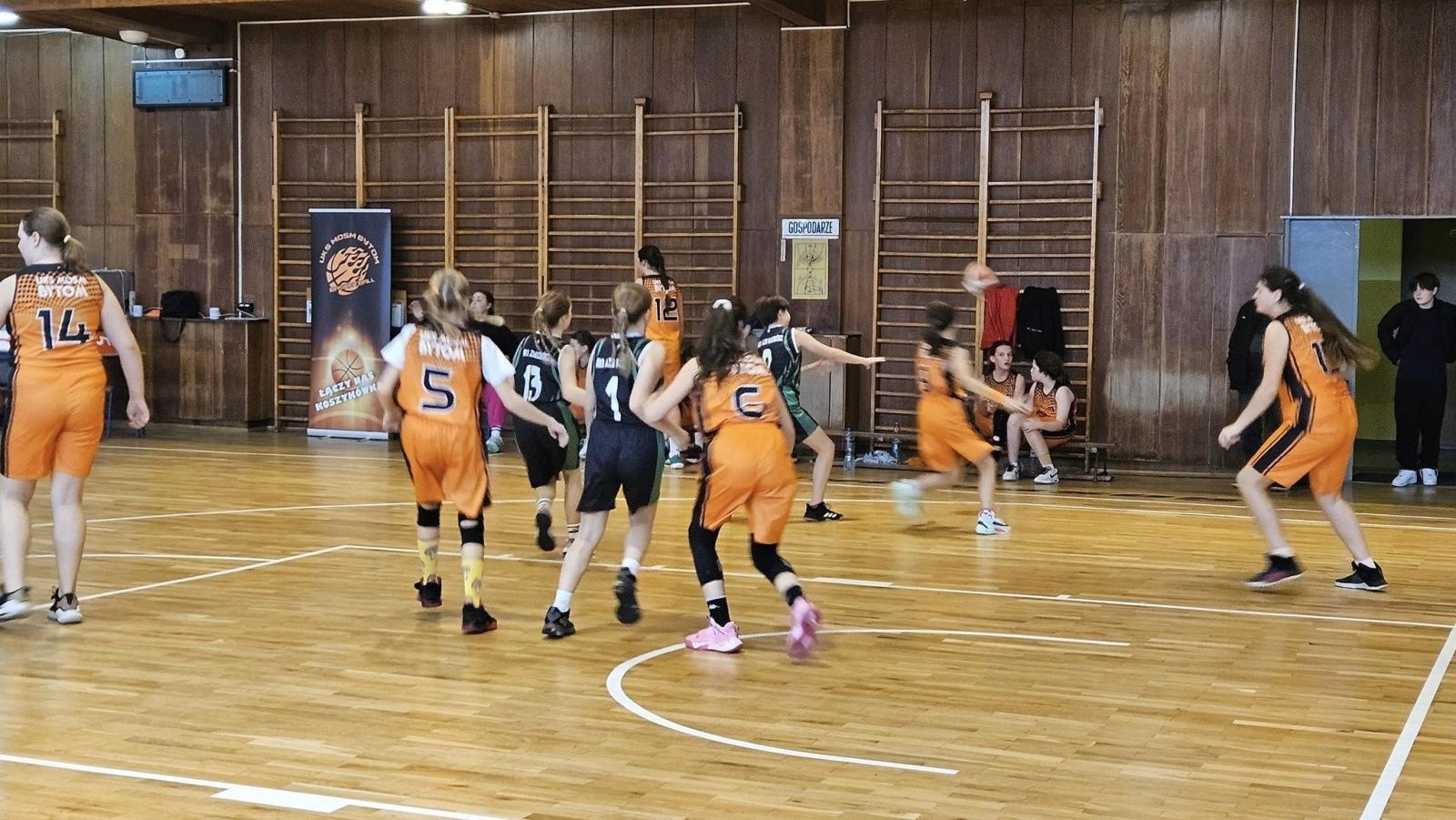 Zdjęcie w galerii na portalu naszraciborz.pl: Koszykarki RKK uczciły Święto Niepodległości na sportowo wiadomości z regionu