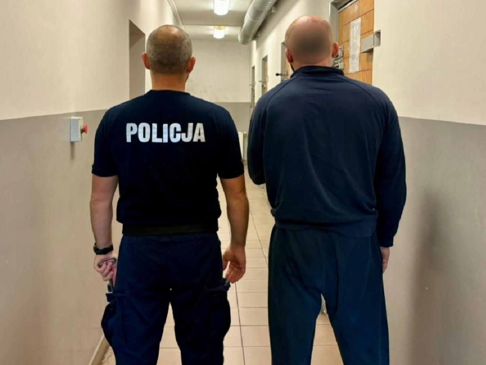 Zdjęcie w galerii na portalu naszraciborz.pl: Policja pokazała film z Bosackiej. Uciekający kierowca golfa i uszkodzenie radiowozów wiadomości z regionu