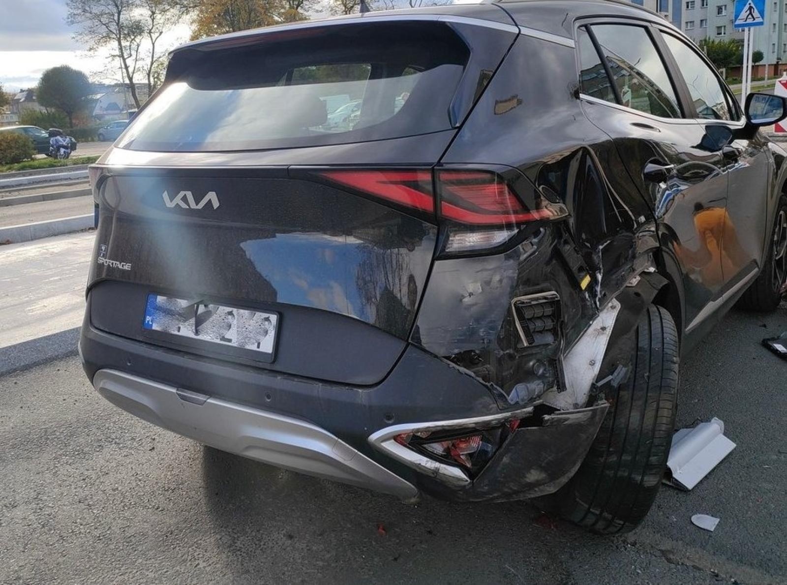 Zdjęcie w galerii na portalu naszraciborz.pl: Policja pokazała film z Bosackiej. Uciekający kierowca golfa i uszkodzenie radiowozów wiadomości z regionu