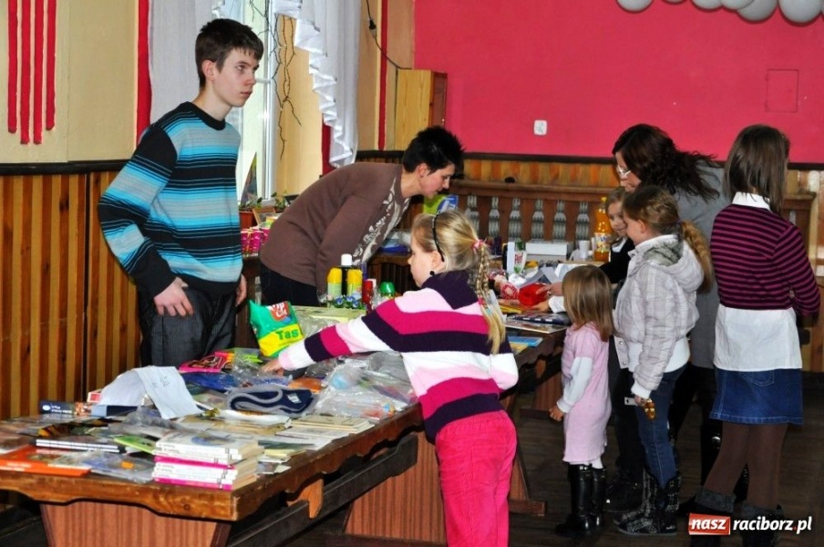 Zdjęcie w galerii na portalu naszraciborz.pl: Wcielili się w role kogutów i słoni... wiadomości z regionu