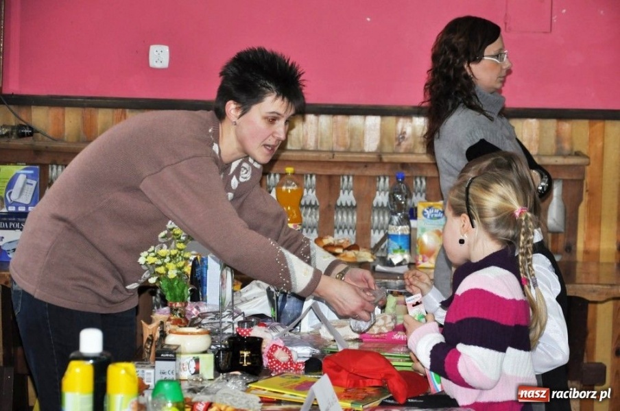 Zdjęcie w galerii na portalu naszraciborz.pl: Wcielili się w role kogutów i słoni... wiadomości z regionu