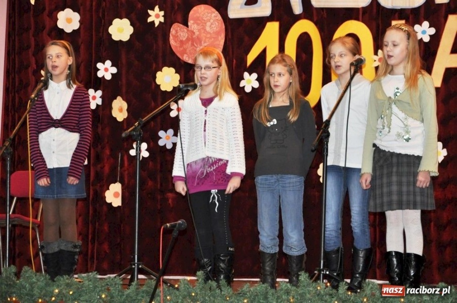 Zdjęcie w galerii na portalu naszraciborz.pl: Wcielili się w role kogutów i słoni... wiadomości z regionu