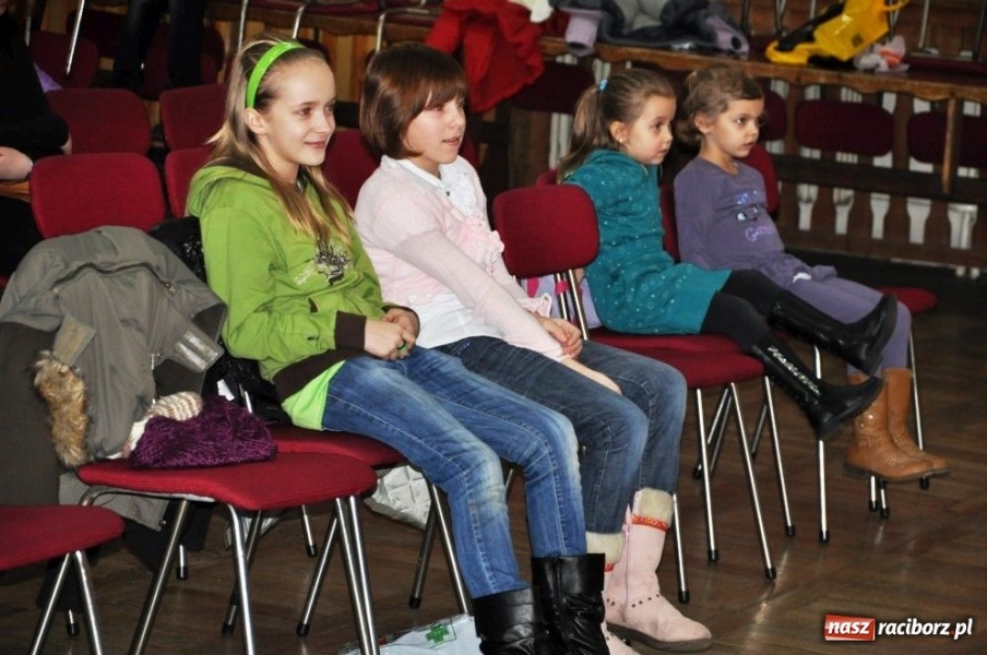 Zdjęcie w galerii na portalu naszraciborz.pl: Wcielili się w role kogutów i słoni... wiadomości z regionu