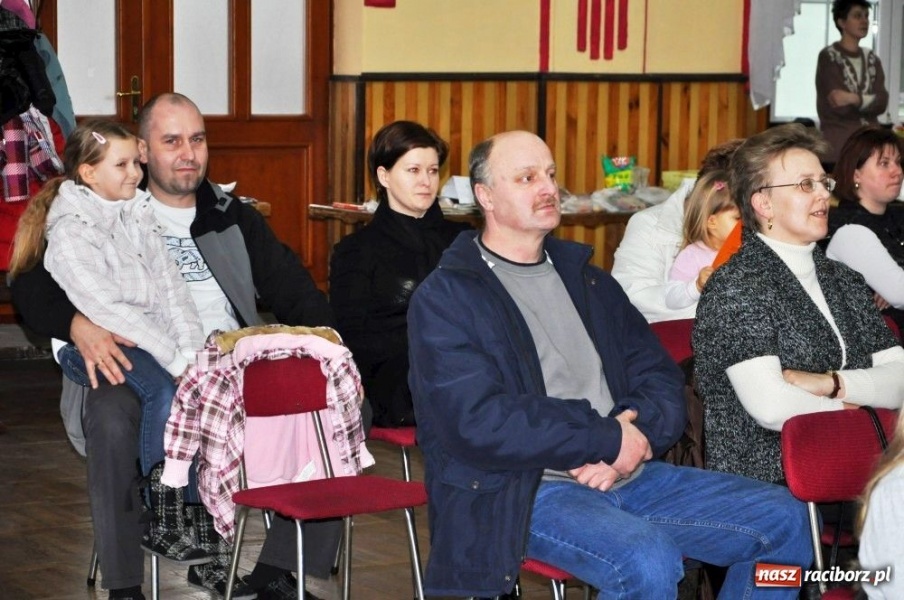 Zdjęcie w galerii na portalu naszraciborz.pl: Wcielili się w role kogutów i słoni... wiadomości z regionu