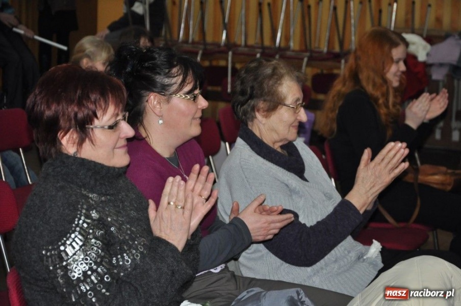 Zdjęcie w galerii na portalu naszraciborz.pl: Wcielili się w role kogutów i słoni... wiadomości z regionu