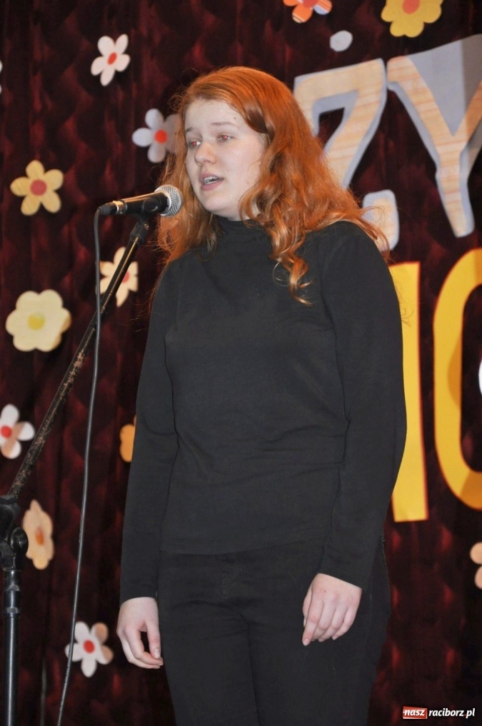 Zdjęcie w galerii na portalu naszraciborz.pl: Wcielili się w role kogutów i słoni... wiadomości z regionu