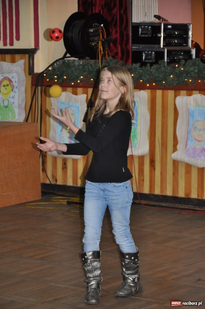 Zdjęcie w galerii na portalu naszraciborz.pl: Wcielili się w role kogutów i słoni... wiadomości z regionu