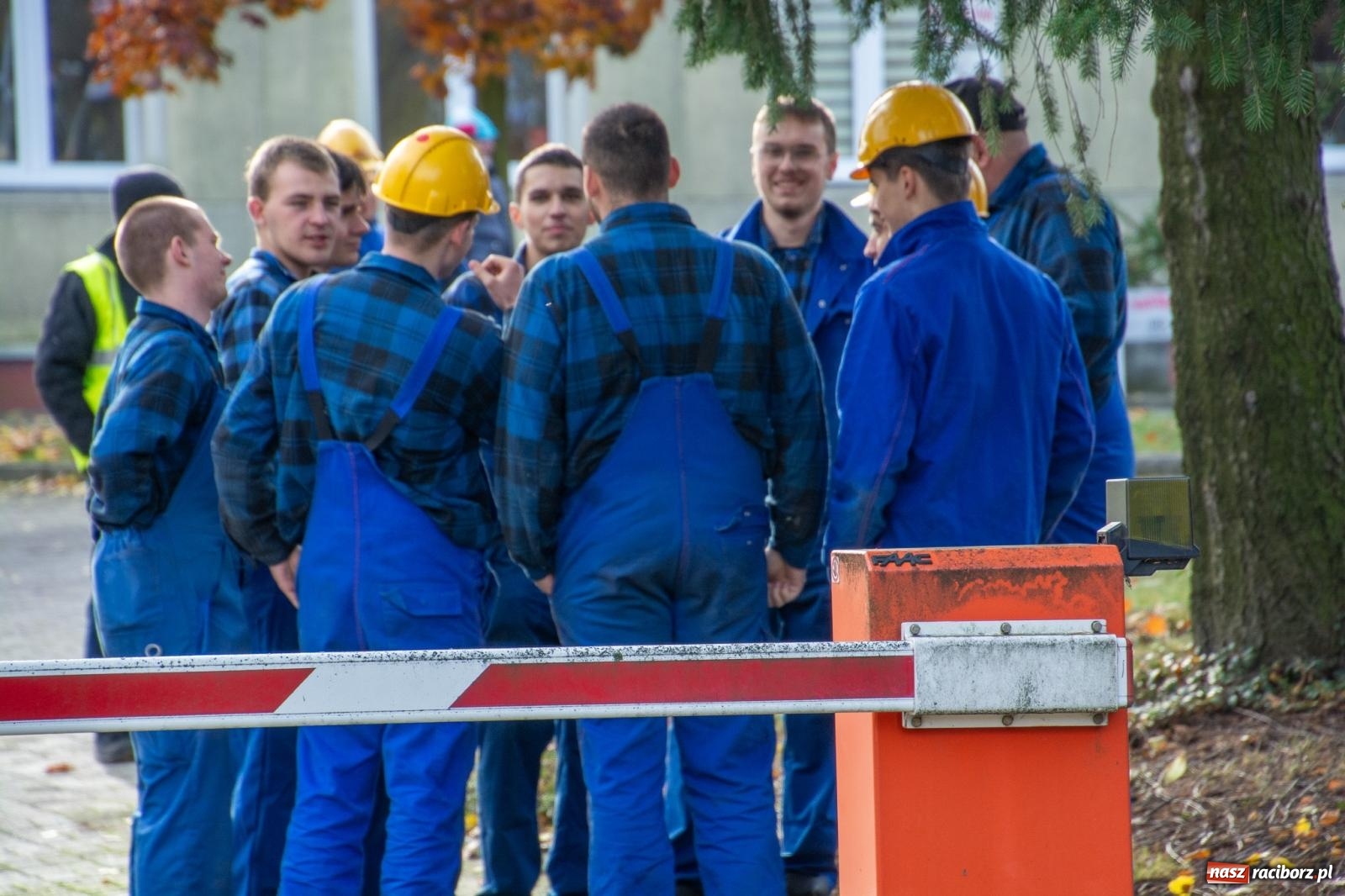 Zdjęcie w galerii na portalu naszraciborz.pl: Manifestacja pracowników Rafako. Prezes wierzy w jej przetrwanie wiadomości z regionu