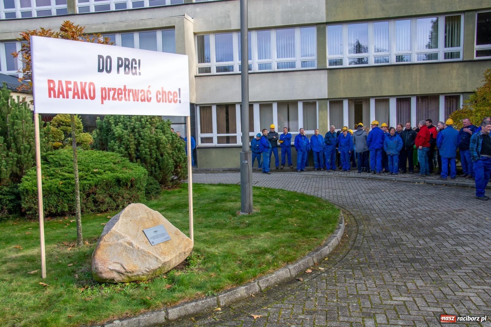 Zdjęcie w galerii na portalu naszraciborz.pl: Manifestacja pracowników Rafako. Prezes wierzy w jej przetrwanie wiadomości z regionu